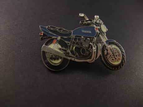 Yamaha XJR1300.( naked bike)